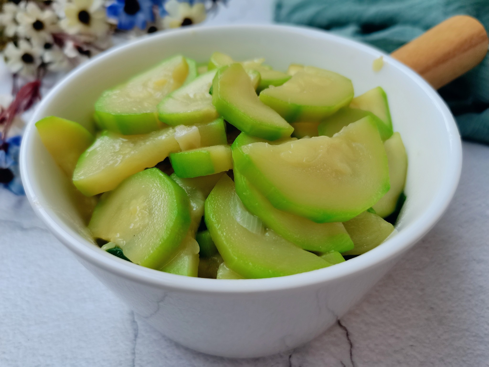 清炒西葫蘆的做法-家常味炒菜譜-易網(wǎng)健康養(yǎng)生網(wǎng) 清炒西葫蘆的做法-家常味炒菜譜
