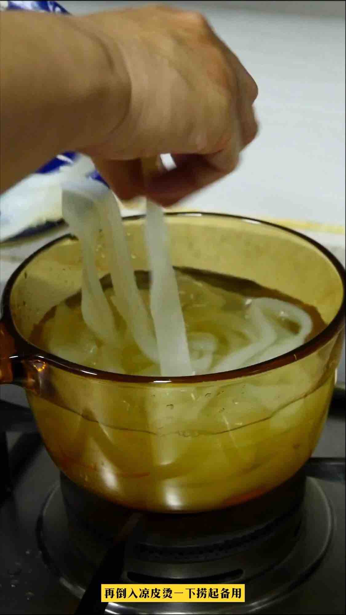 時蔬拌涼皮的做法-香辣味拌菜譜
