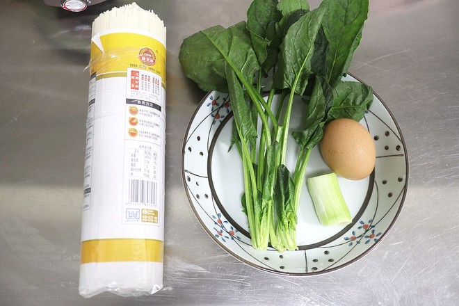 煎蛋菠菜湯面的做法-家常味煮菜譜