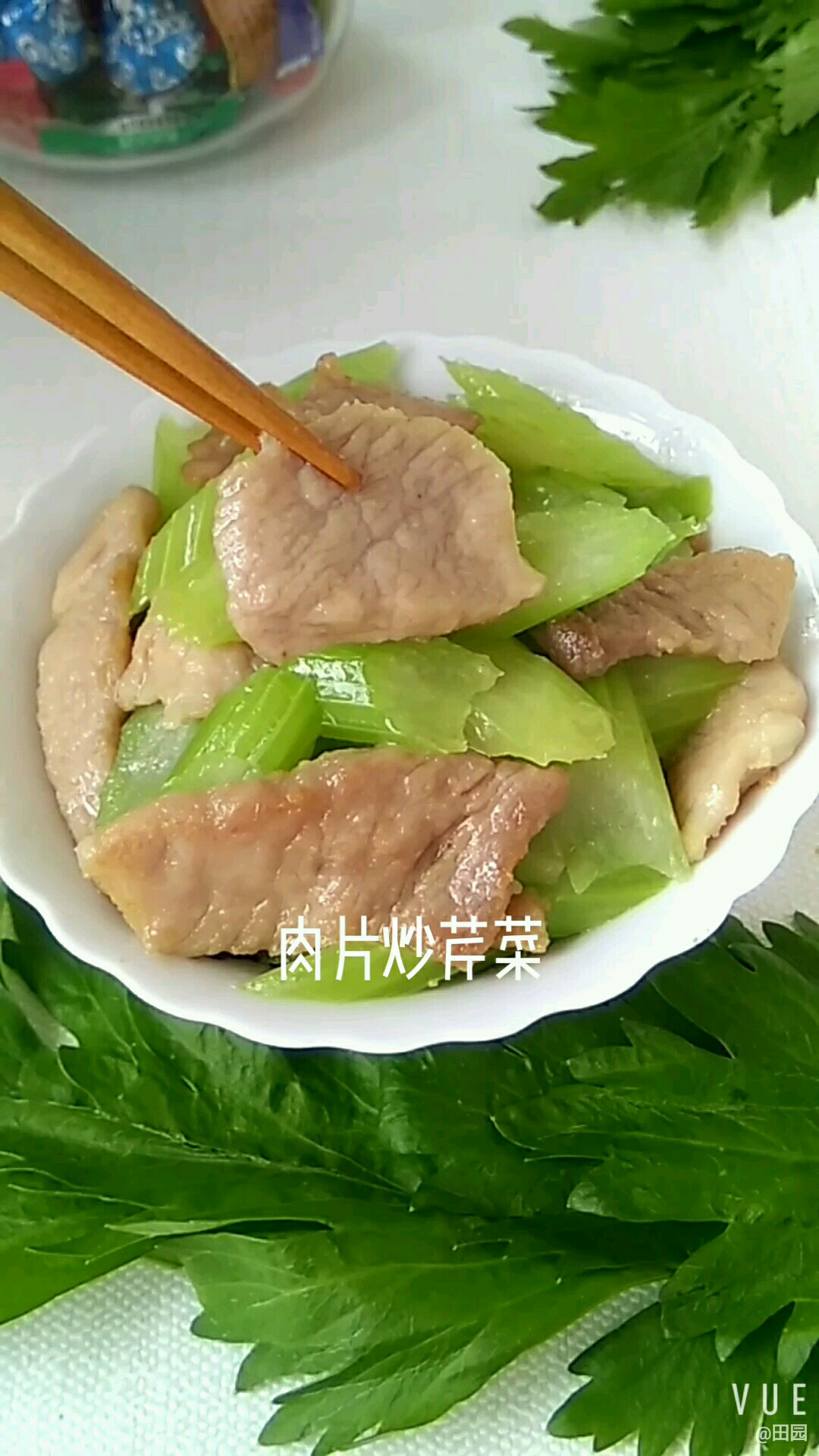肉片炒芹菜的做法-咸鮮味炒菜譜-易網健康養生網 肉片炒芹菜的做法-咸鮮味炒菜譜