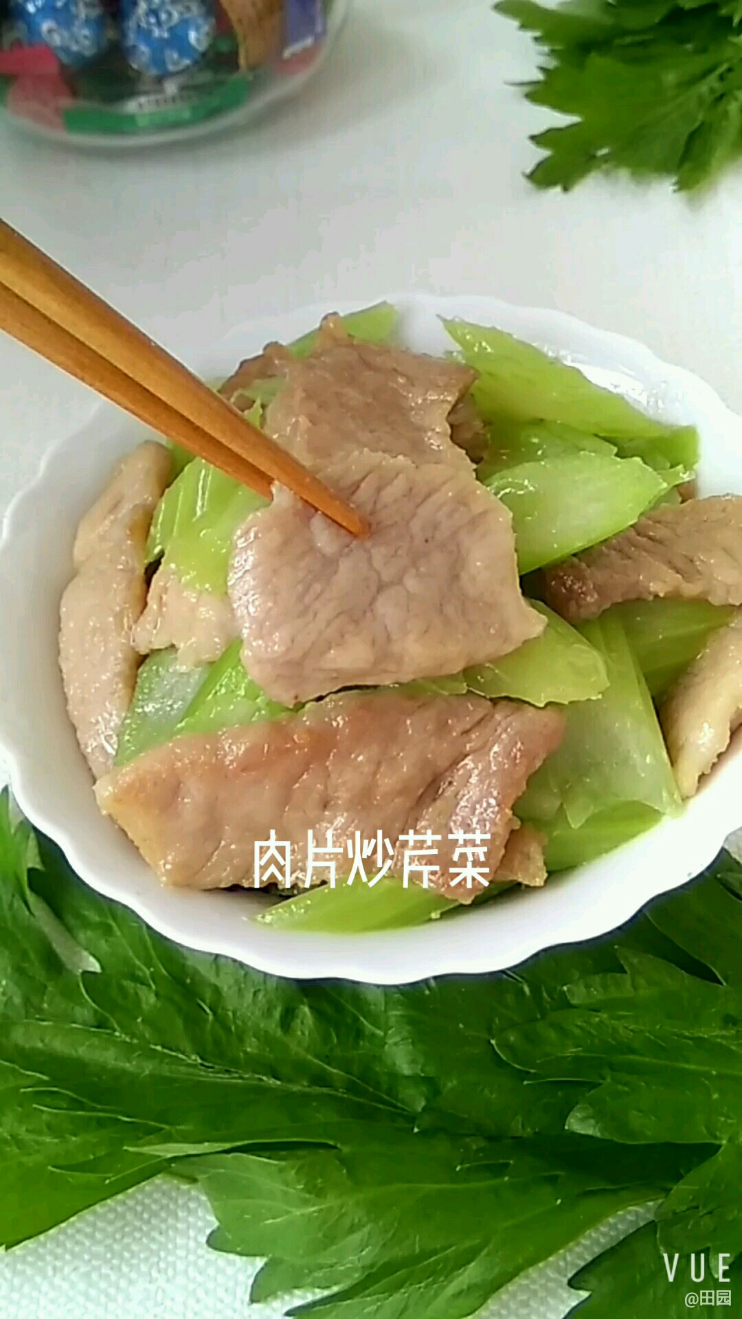 肉片炒芹菜的做法-咸鮮味炒菜譜-易網健康養生網 肉片炒芹菜的做法-咸鮮味炒菜譜