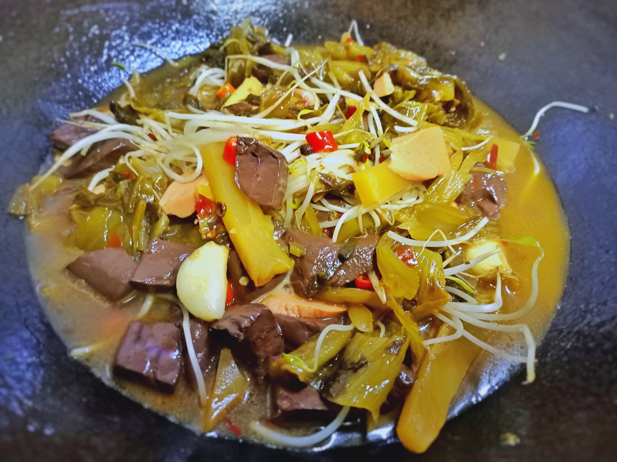 超下飯的酸菜燒鴨血的做法-酸辣味燒菜譜