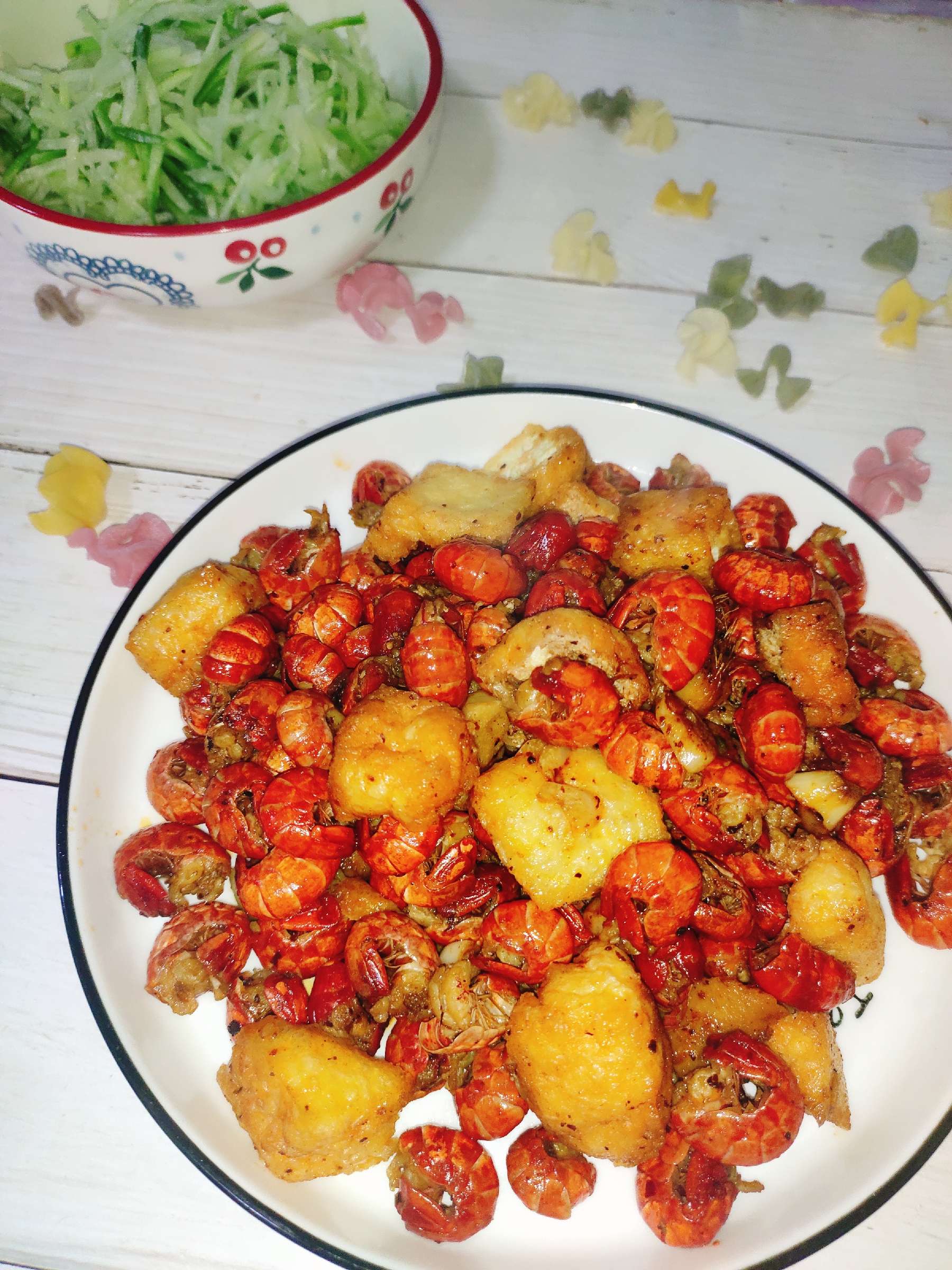 麻辣龍蝦尾的做法-麻辣味炒菜譜-易網健康養生網 麻辣龍蝦尾的做法-麻辣味炒菜譜