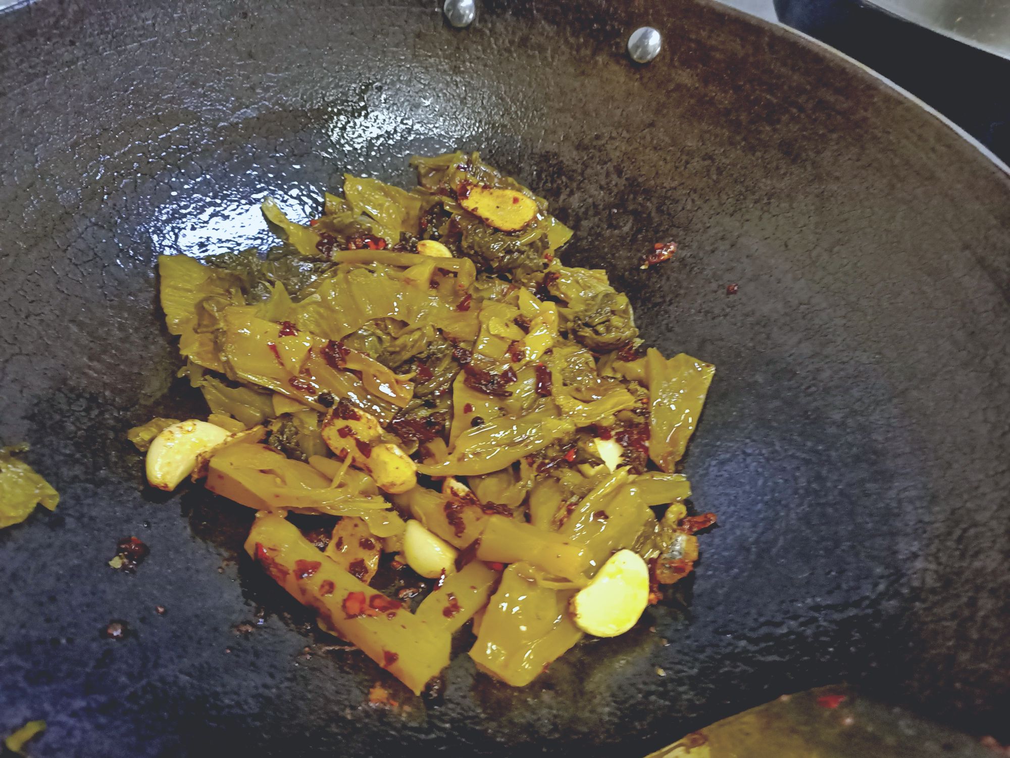 超下飯的酸菜燒鴨血的做法-酸辣味燒菜譜