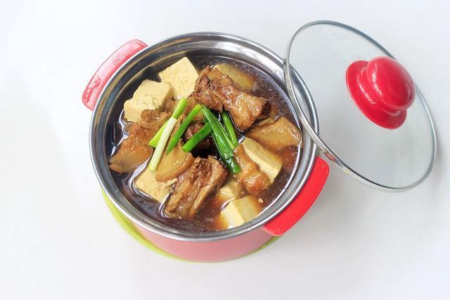 電飯煲豆腐燉肉的做法-咸鮮味燉菜譜-易網(wǎng)健康養(yǎng)生網(wǎng) 電飯煲豆腐燉肉的做法-咸鮮味燉菜譜