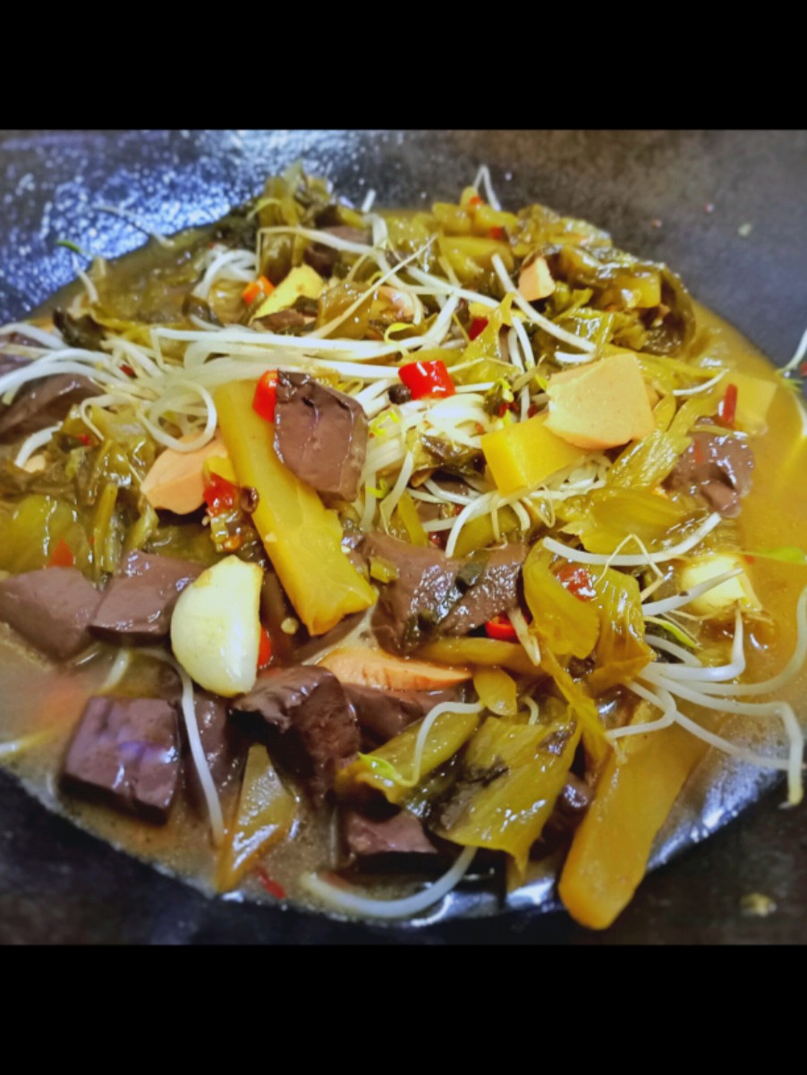 超下飯的酸菜燒鴨血的做法-酸辣味燒菜譜