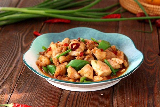 辣炒饞嘴雞的做法-麻辣味炒菜譜-易網健康養生網 辣炒饞嘴雞的做法-麻辣味炒菜譜