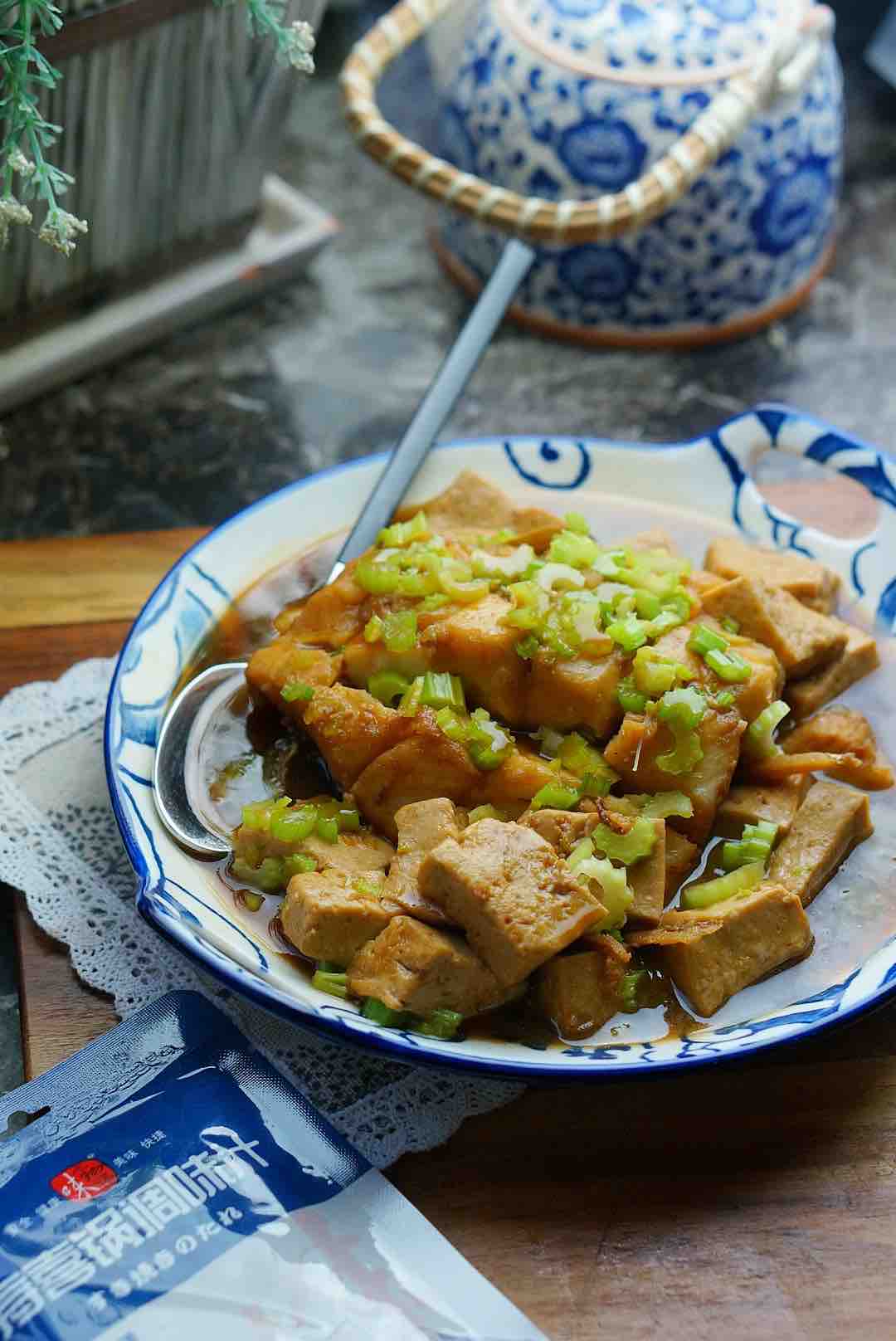 豆腐燜青魚的做法-家常味燒菜譜-易網健康養生網 豆腐燜青魚的做法-家常味燒菜譜
