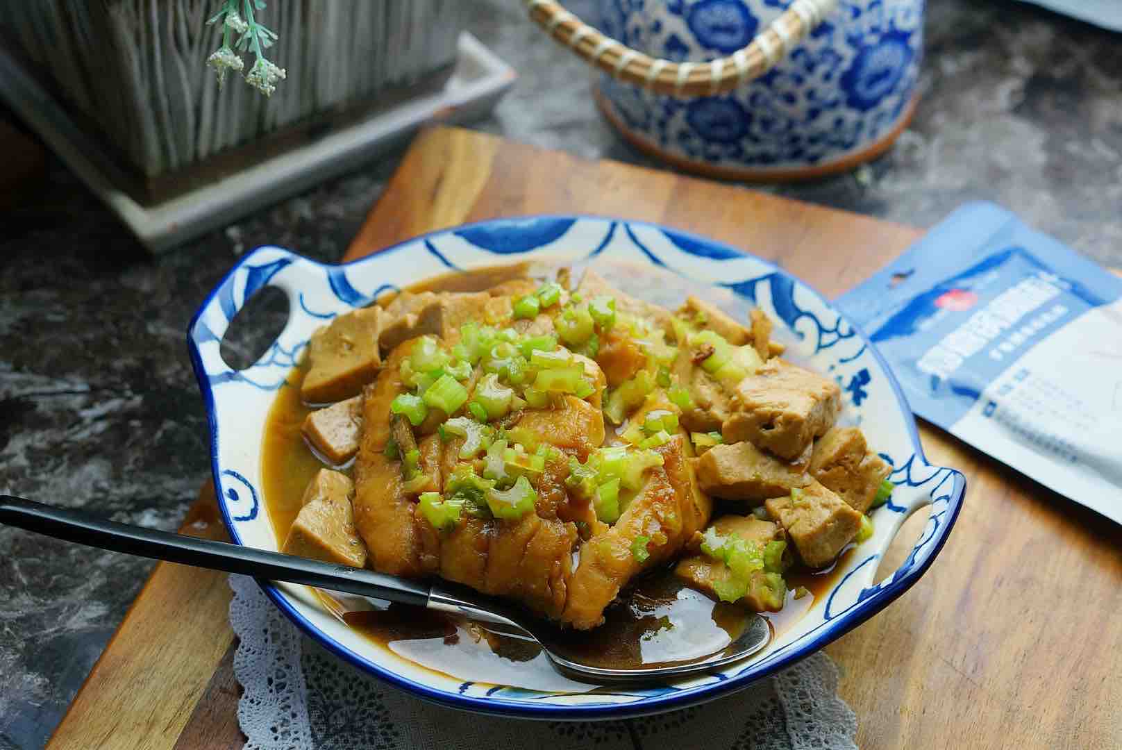 豆腐燜青魚的做法-家常味燒菜譜-易網健康養生網 豆腐燜青魚的做法-家常味燒菜譜