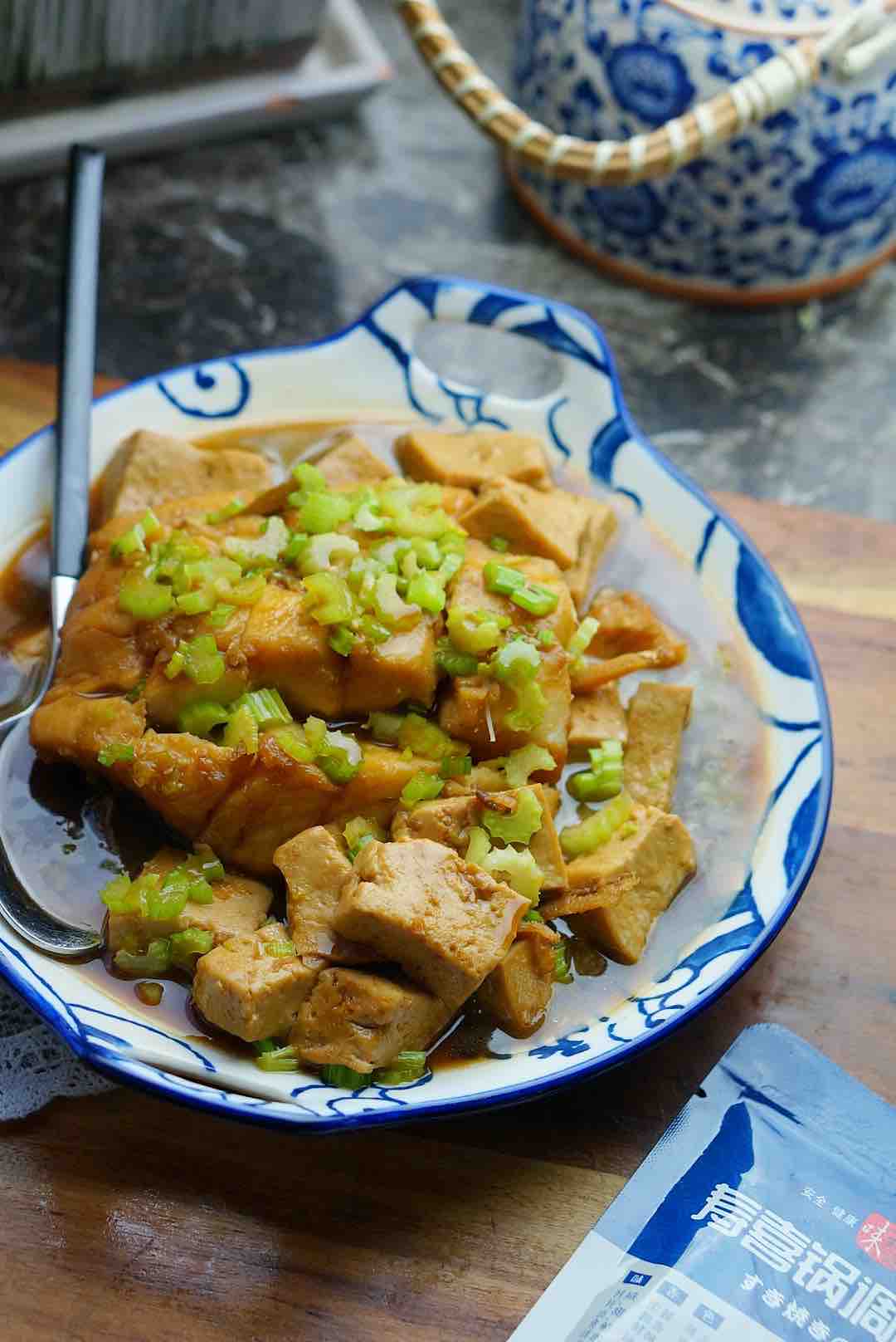 豆腐燜青魚的做法-家常味燒菜譜-易網健康養生網 豆腐燜青魚的做法-家常味燒菜譜