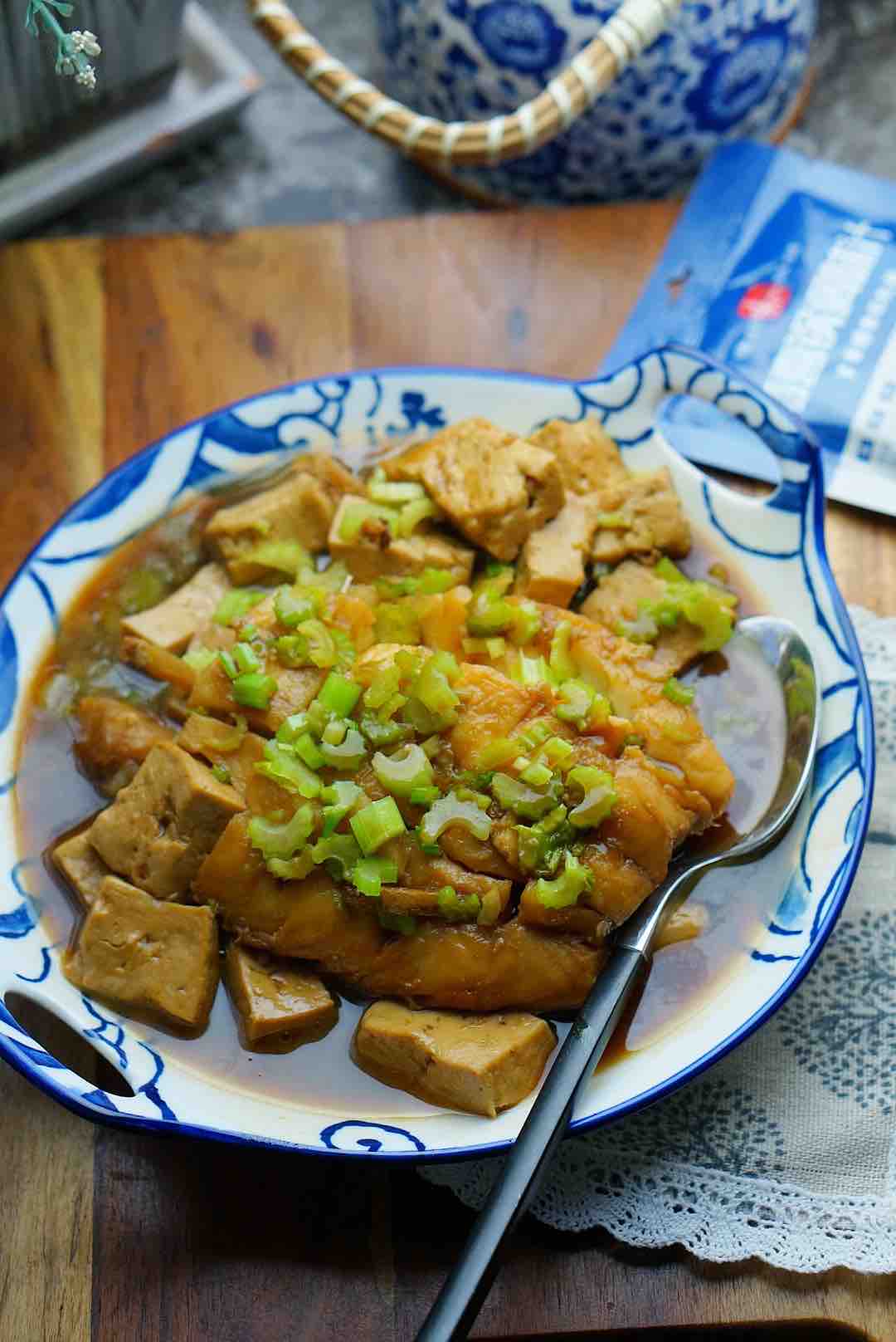 豆腐燜青魚的做法-家常味燒菜譜