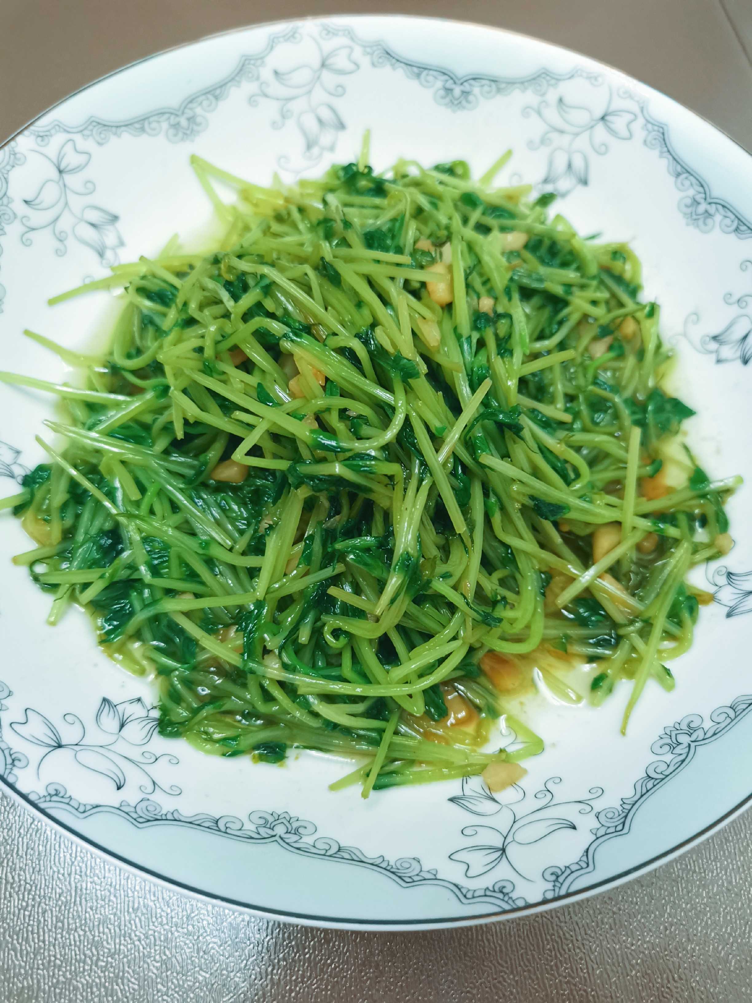蒜蓉豆苗的做法-家常味炒菜譜-易網健康養生網 蒜蓉豆苗的做法-家常味炒菜譜