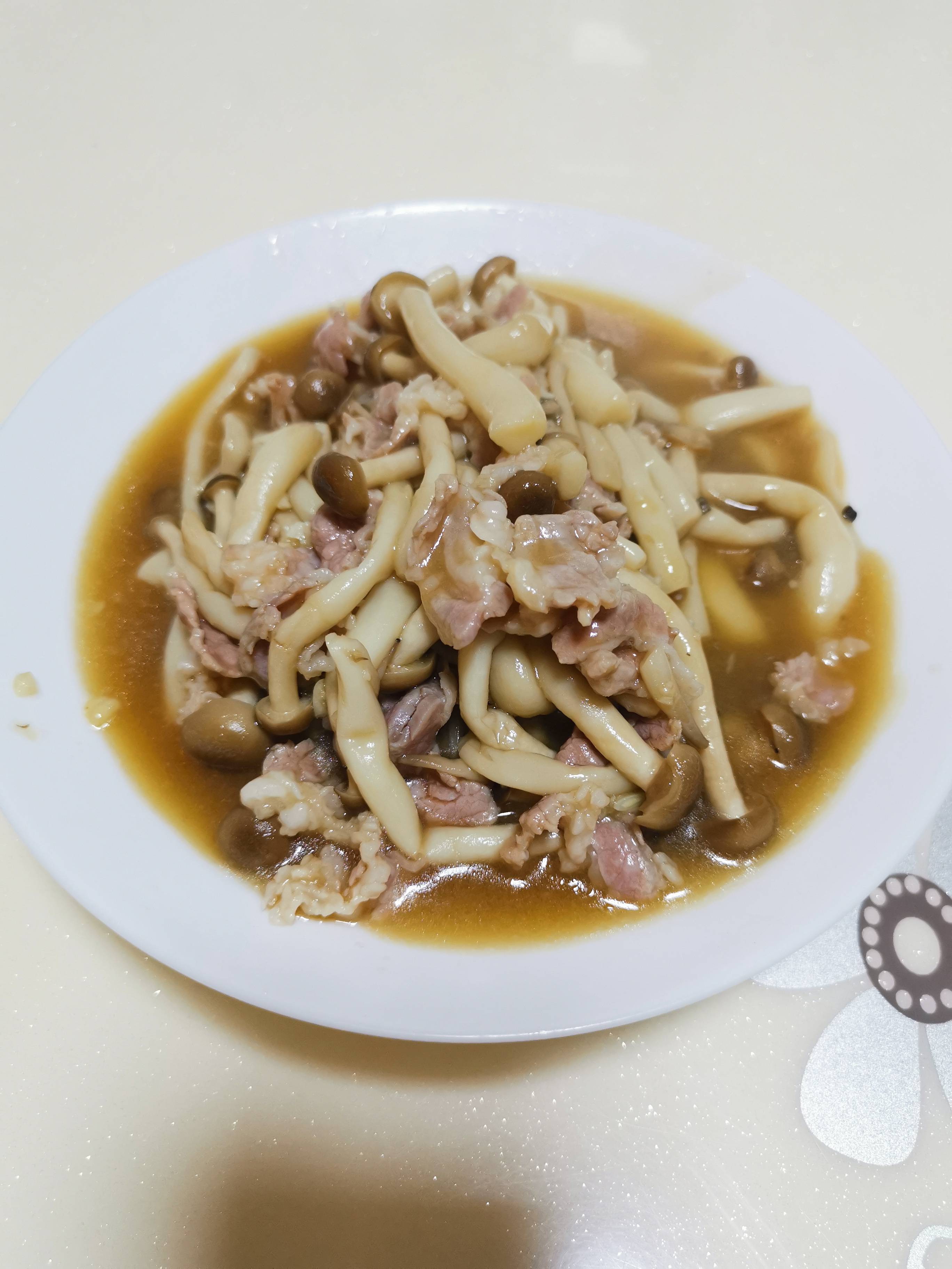蟹味菇炒肉的做法-家常味炒菜譜-易網健康養生網 蟹味菇炒肉的做法-家常味炒菜譜