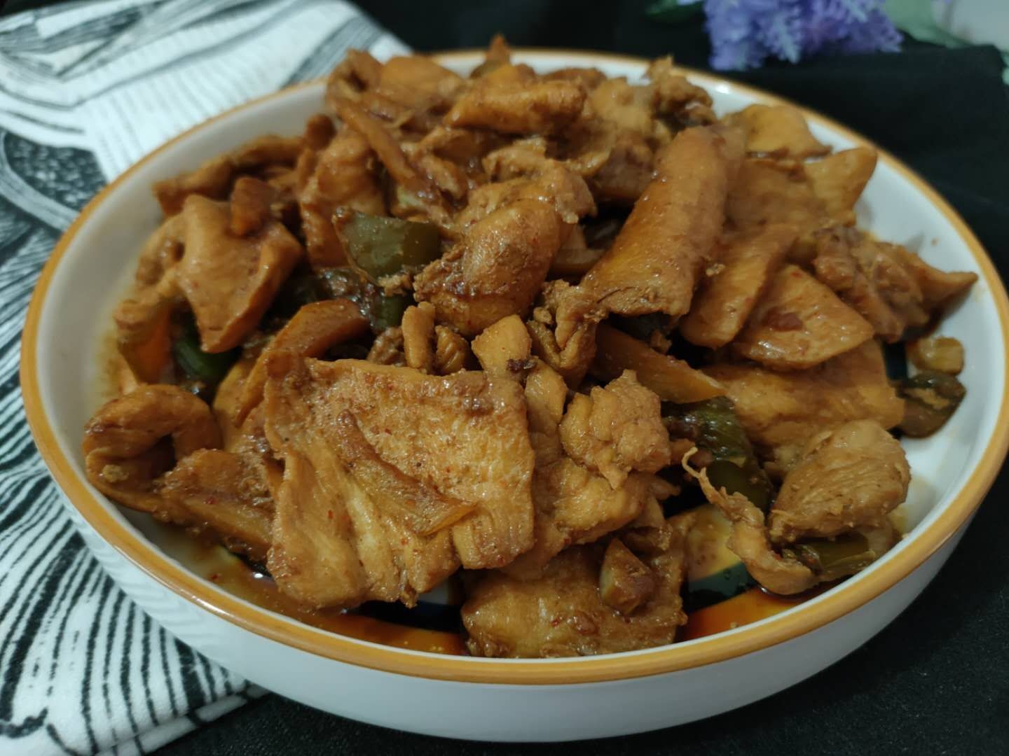 紅燒雞胸肉片的做法-家常味燒菜譜-易網健康養生網 紅燒雞胸肉片的做法-家常味燒菜譜