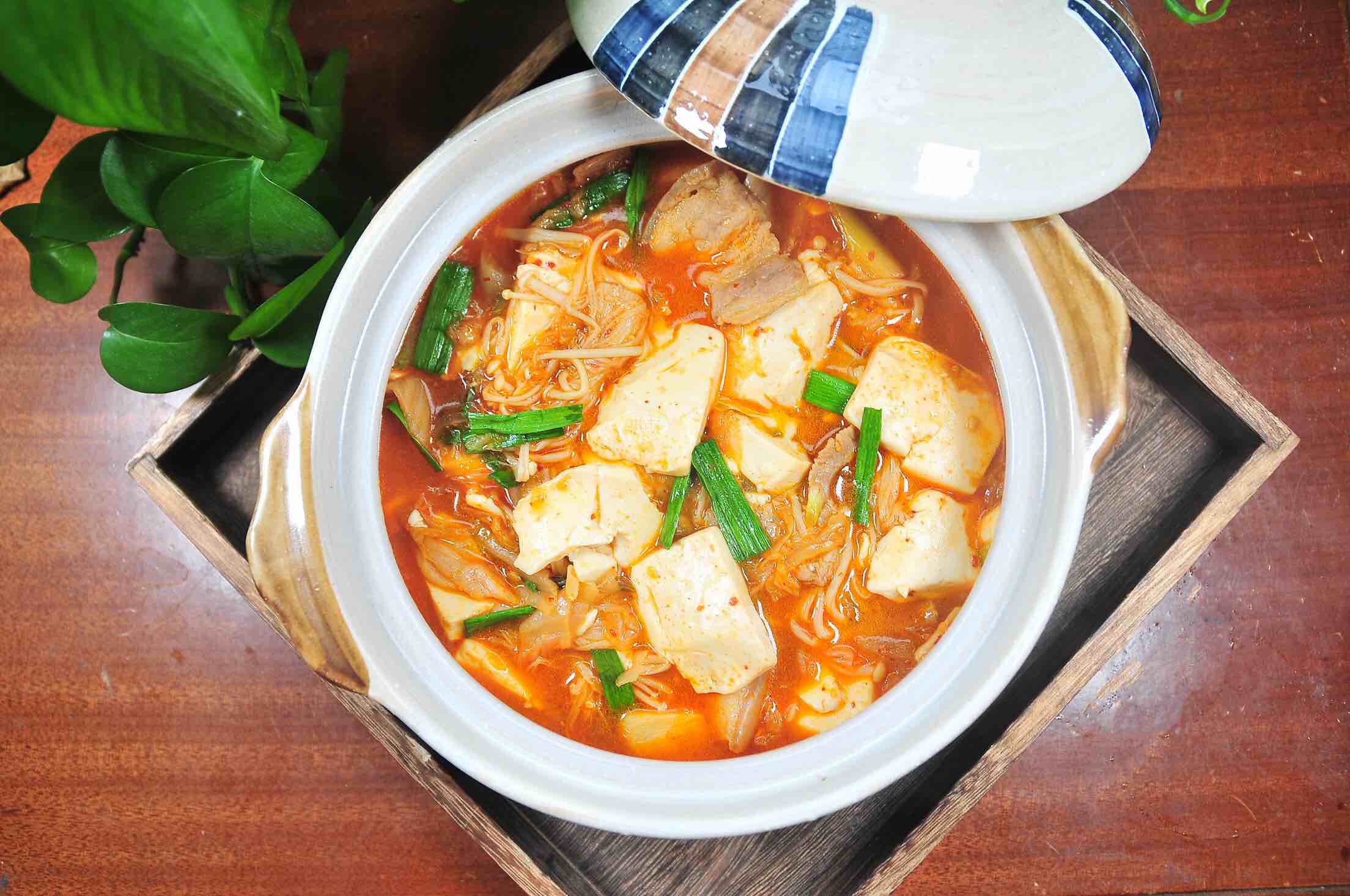 辣白菜豆腐鍋的做法-家常味燉菜譜-易網健康養生網 辣白菜豆腐鍋的做法-家常味燉菜譜