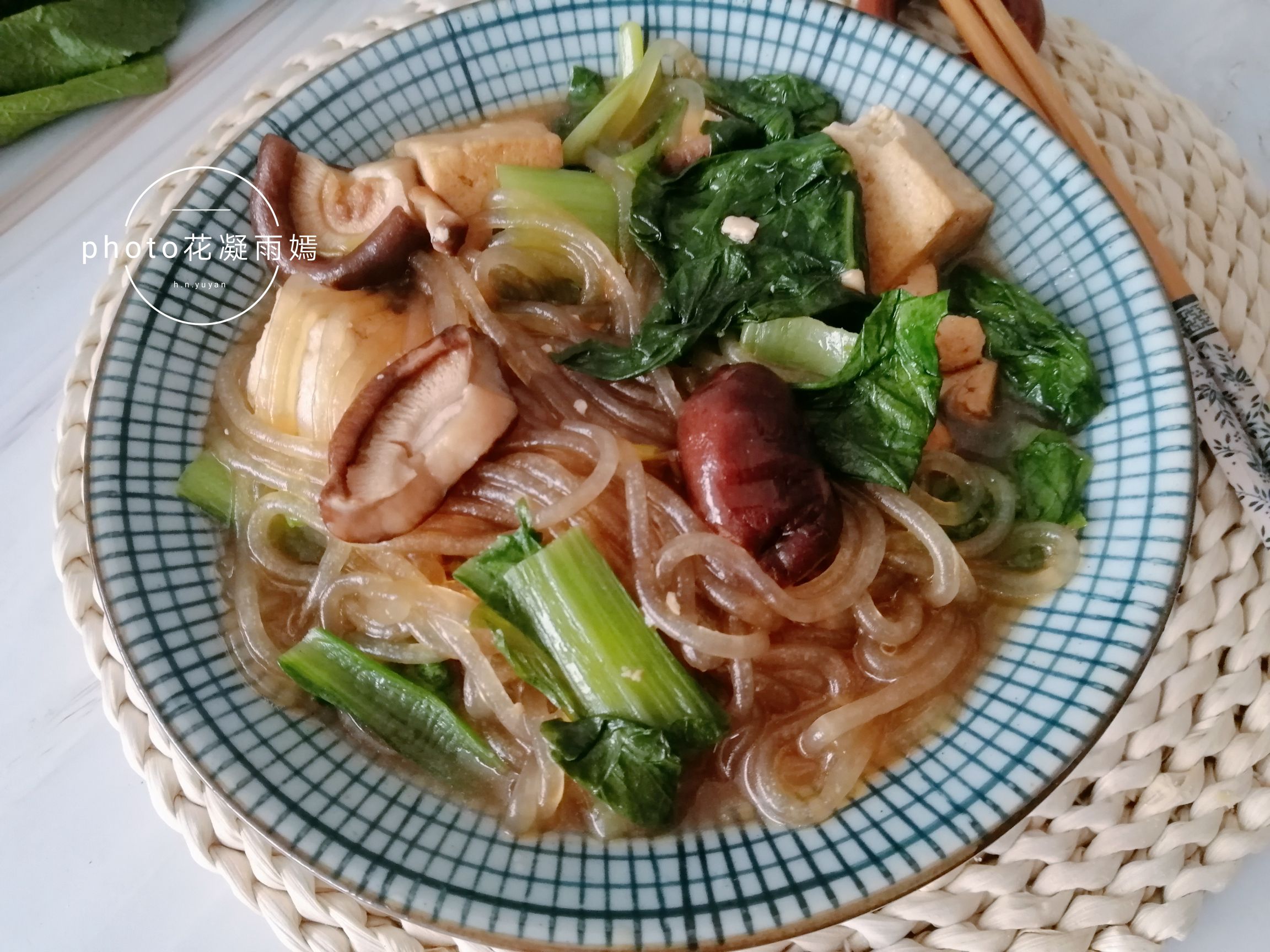 小白菜粉條燉豆腐的做法-家常味燉菜譜-易網健康養生網 小白菜粉條燉豆腐的做法-家常味燉菜譜
