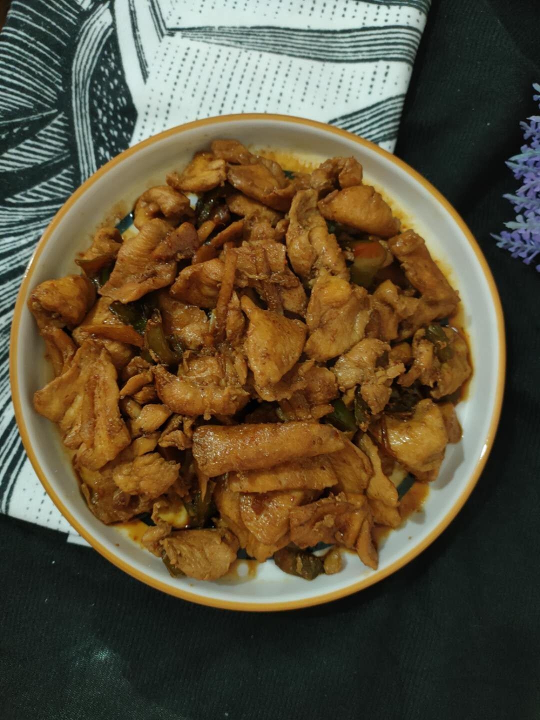 紅燒雞胸肉片的做法-家常味燒菜譜-易網健康養生網 紅燒雞胸肉片的做法-家常味燒菜譜