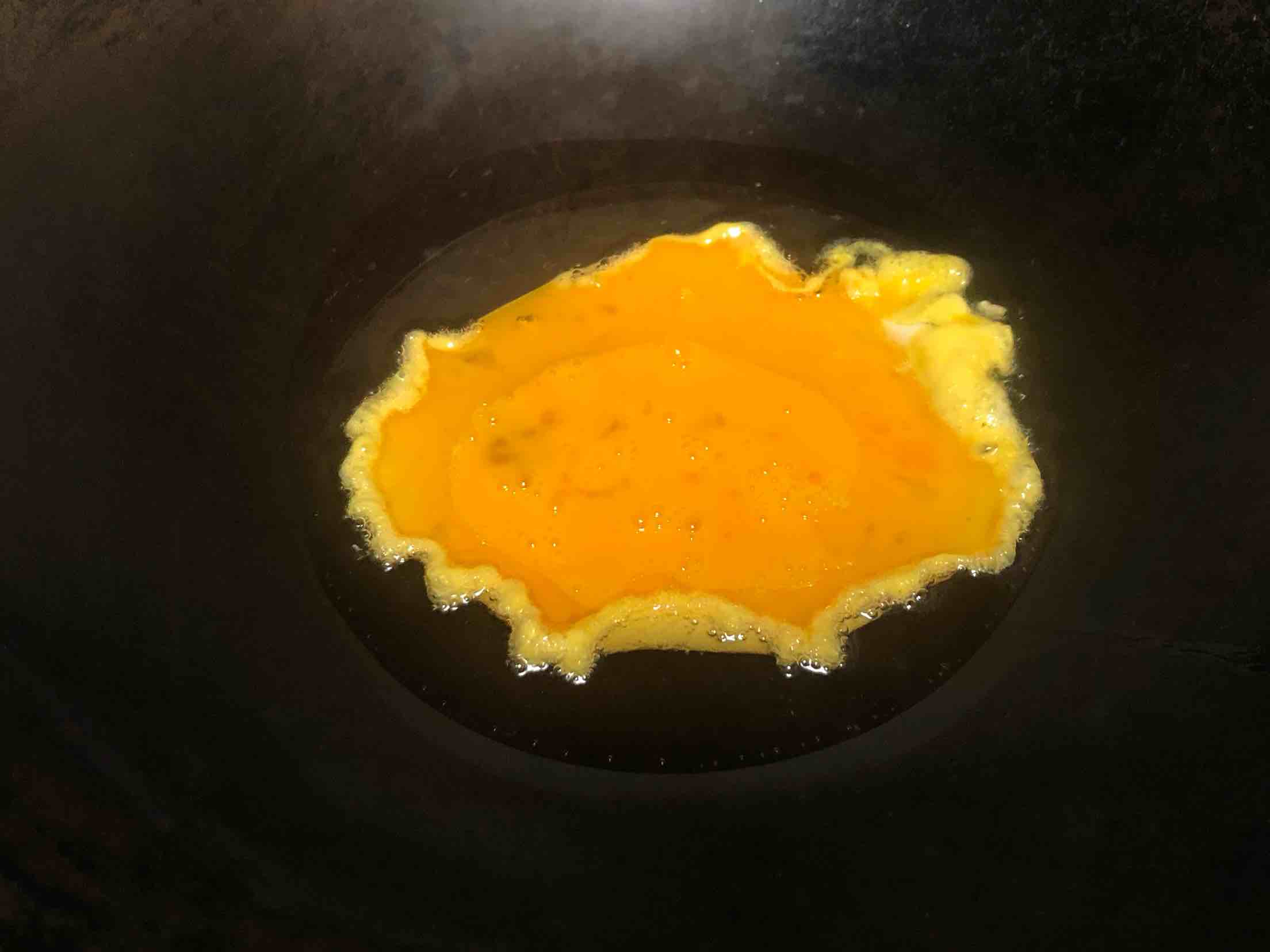 小菇炒雞蛋的做法-家常味炒菜譜