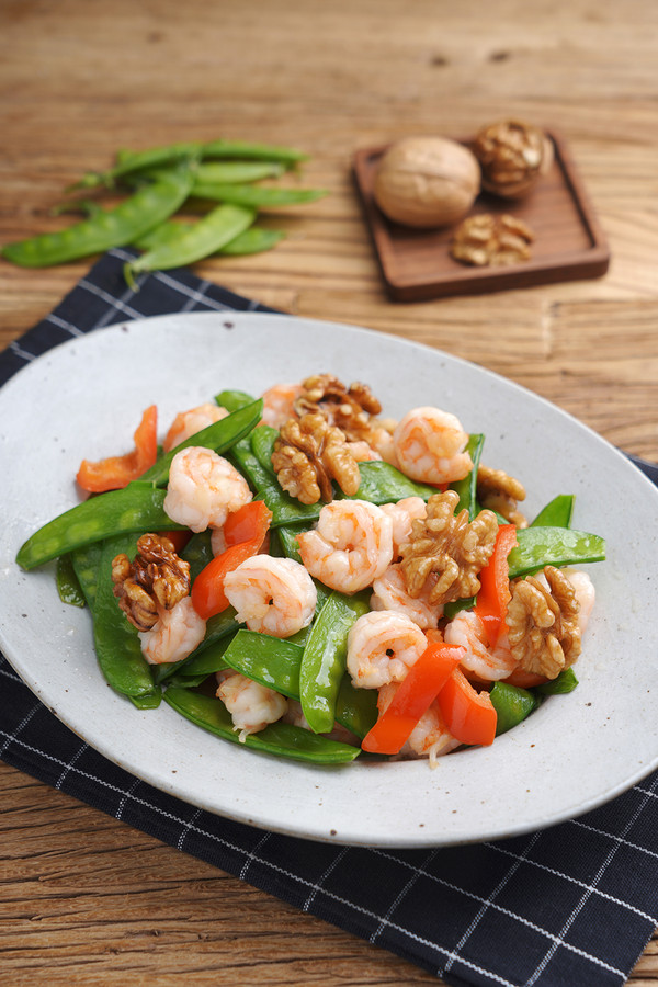 營養(yǎng)美味又健腦的小炒菜——核桃蝦仁炒荷蘭豆的做法-家常味炒菜譜