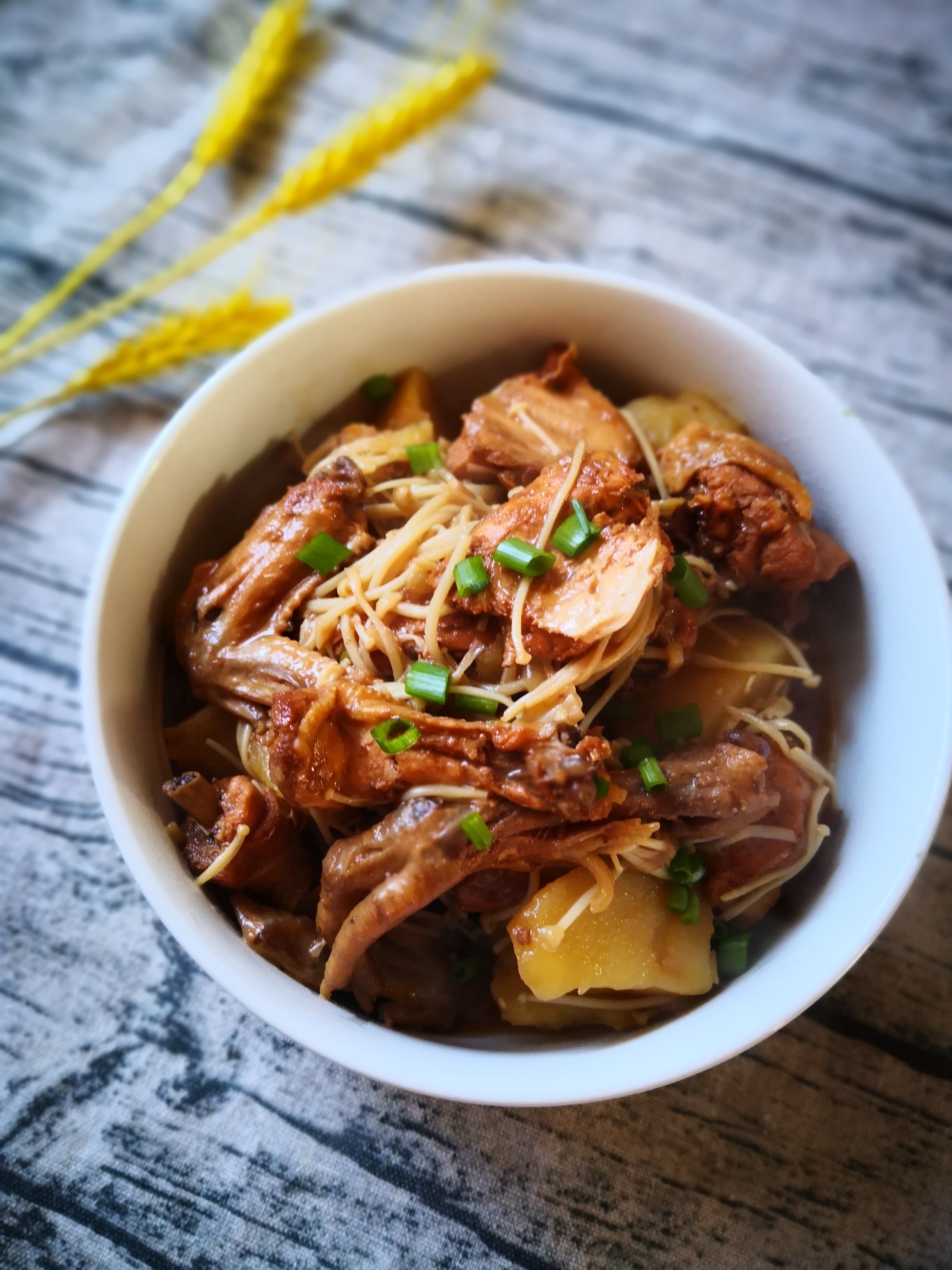 三黃雞燒土豆的做法-家常味燒菜譜-易網健康養生網 三黃雞燒土豆的做法-家常味燒菜譜