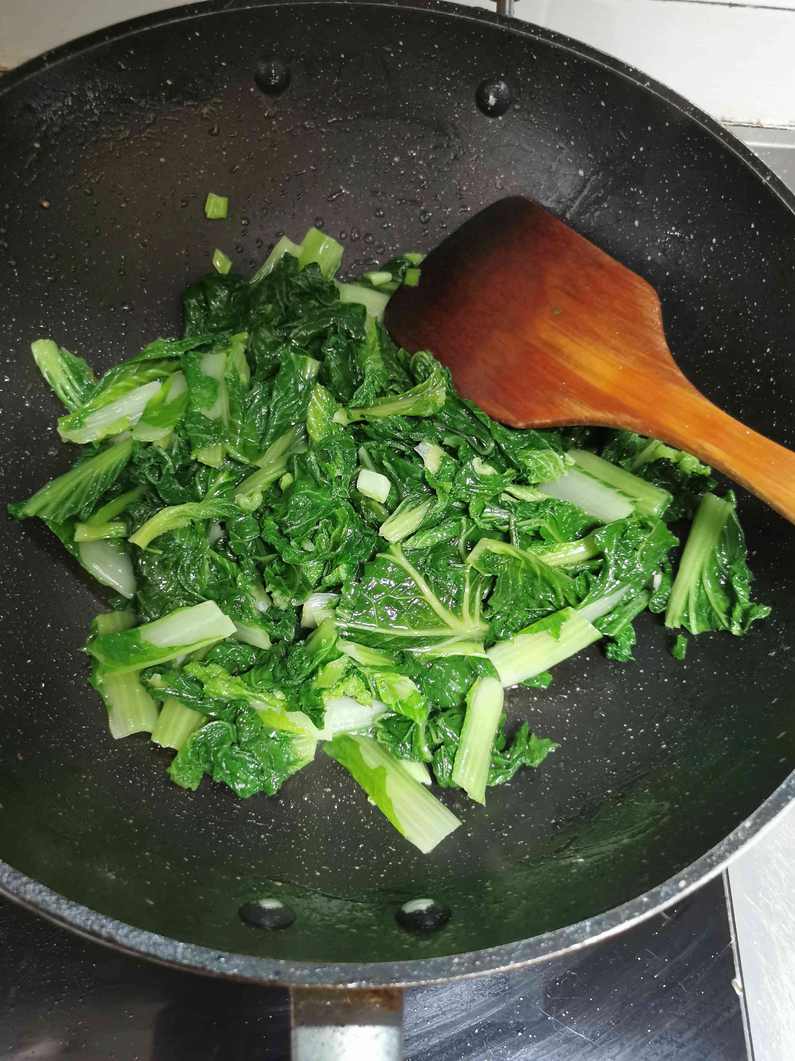 小白菜燒筆管魚的做法-家常味炒菜譜