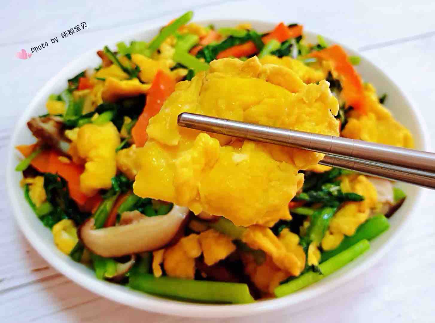 茼蒿炒雞蛋香菇胡蘿卜的做法-家常味炒菜譜
