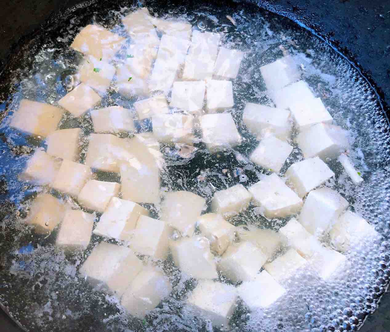 豬血燉豆腐的做法-家常味燉菜譜