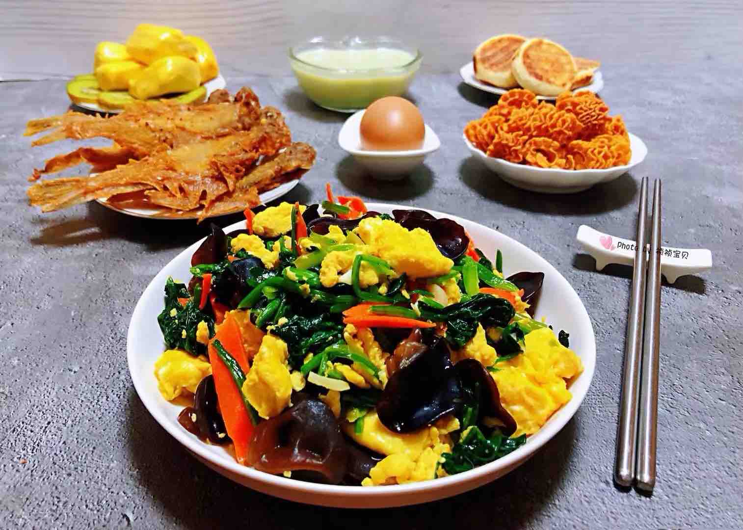 菠菜木耳炒雞蛋的做法-家常味炒菜譜