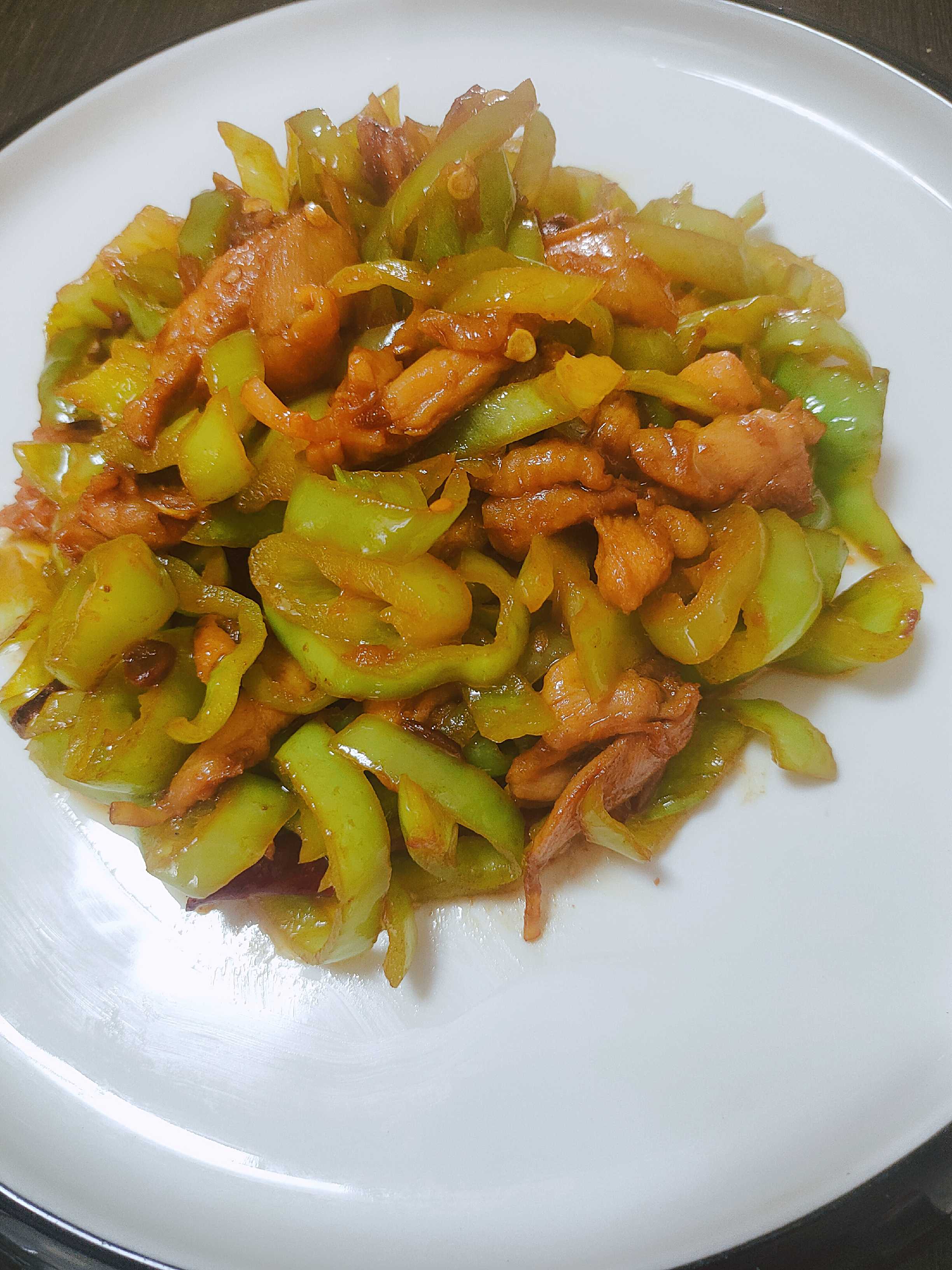 青椒雞腿肉的做法-豆瓣味炒菜譜-易網健康養生網 青椒雞腿肉的做法-豆瓣味炒菜譜