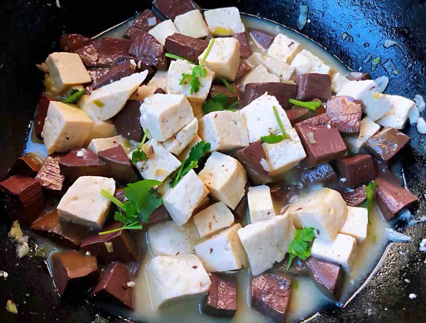 豬血燉豆腐的做法-家常味燉菜譜