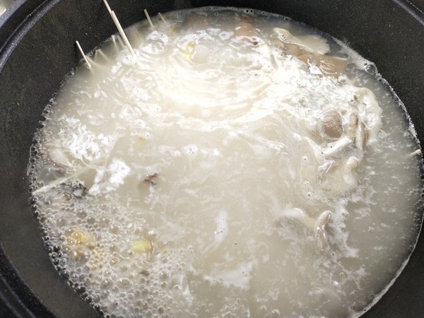 鯽魚平菇面的做法-家常味煮菜譜