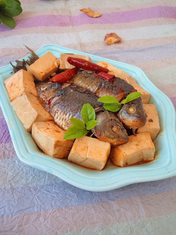 豆腐燒鯽魚的做法-咸鮮味燒菜譜