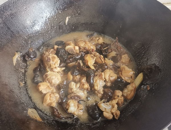 木耳炒雞的做法-咸鮮味炒菜譜
