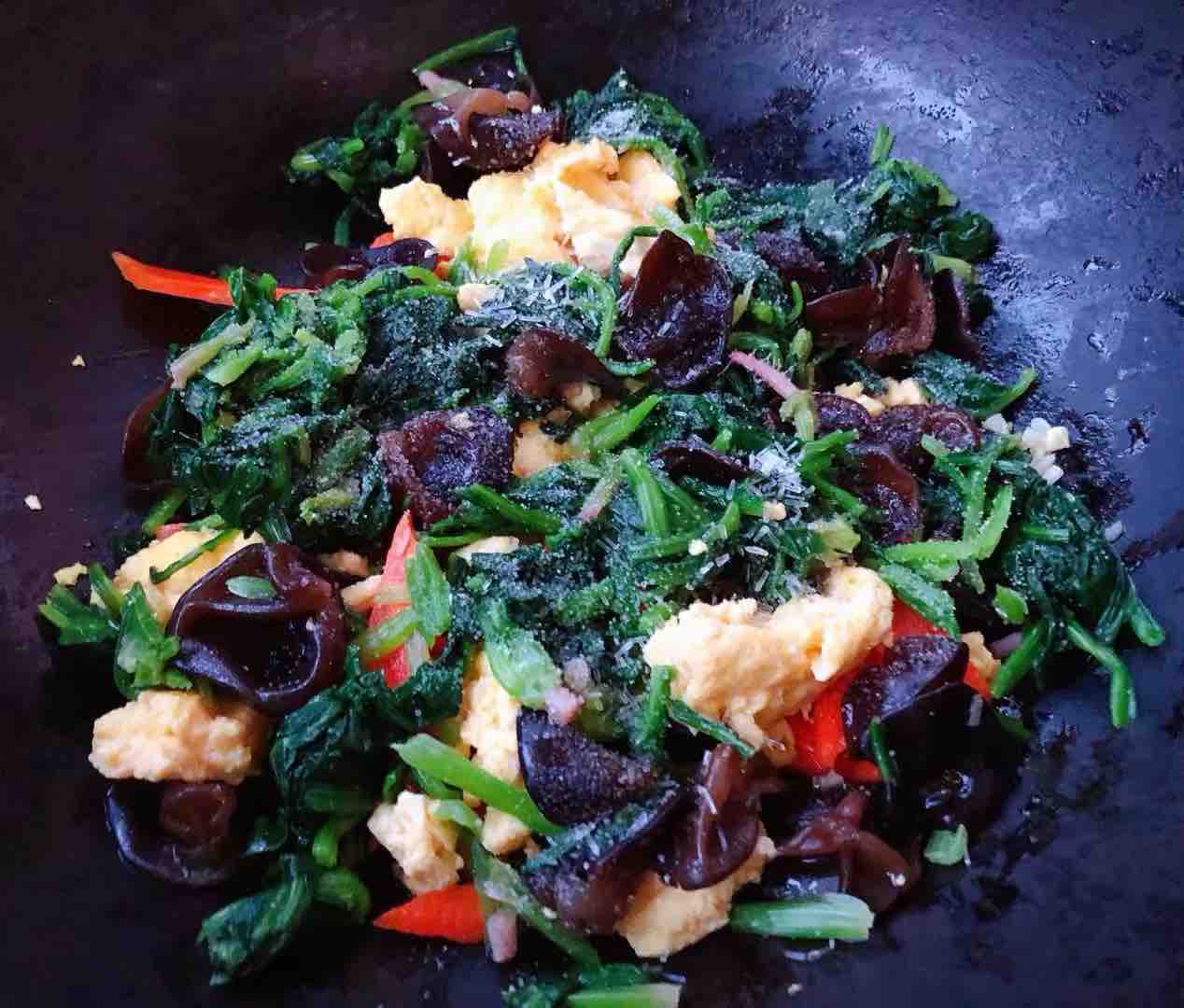 菠菜木耳炒雞蛋的做法-家常味炒菜譜