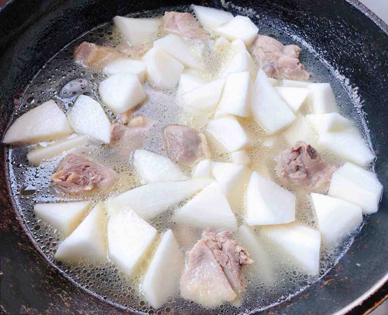 鴨腿燉白蘿卜的做法-咸鮮味燉菜譜