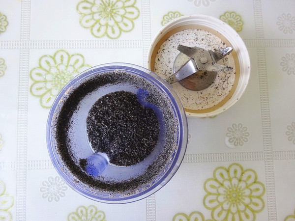 黑芝麻蒸蛋糕的做法-甜味蒸菜譜