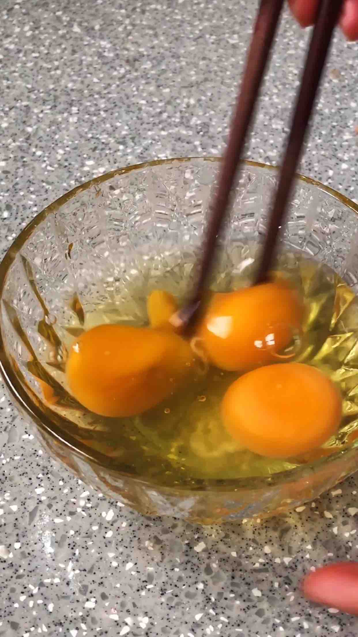 小蔥炒雞蛋的做法-蒜香味炒菜譜