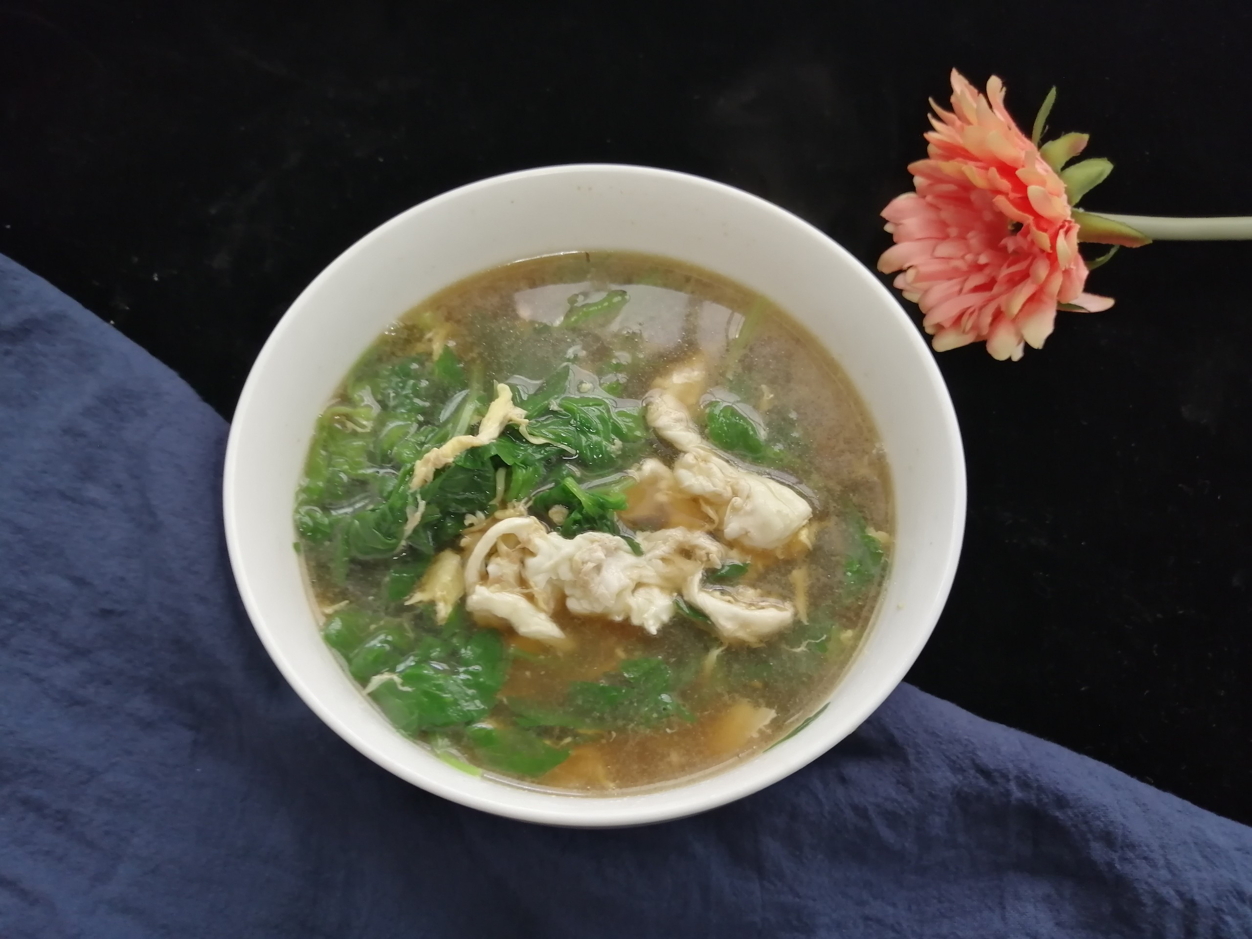 芹菜葉不要丟棄加它變身美味湯的做法-家常味煮菜譜-易網(wǎng)健康養(yǎng)生網(wǎng) 芹菜葉不要丟棄加它變身美味湯的做法-家常味煮菜譜