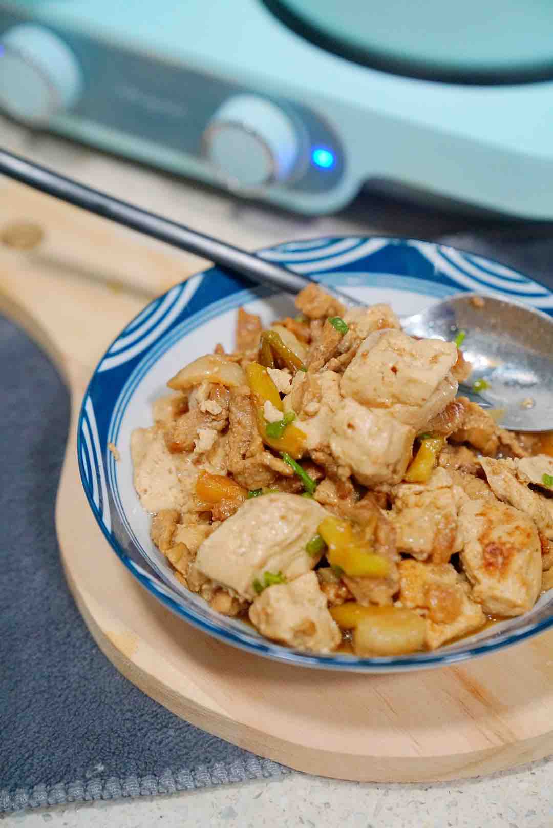 豆腐燉肉的做法-家常味燉菜譜-易網(wǎng)健康養(yǎng)生網(wǎng) 豆腐燉肉的做法-家常味燉菜譜