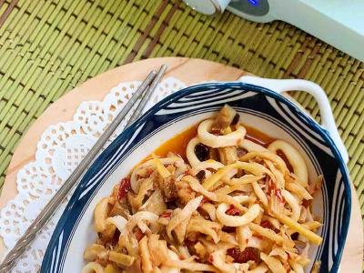 菇絲魷魚圈的做法-香辣味炒菜譜
