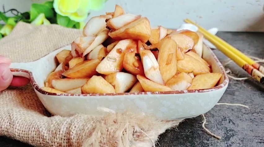 秋冬補(bǔ)虛健體…油燜茭白的做法-咸鮮味燜菜譜-易網(wǎng)健康養(yǎng)生網(wǎng) 秋冬補(bǔ)虛健體…油燜茭白的做法-咸鮮味燜菜譜