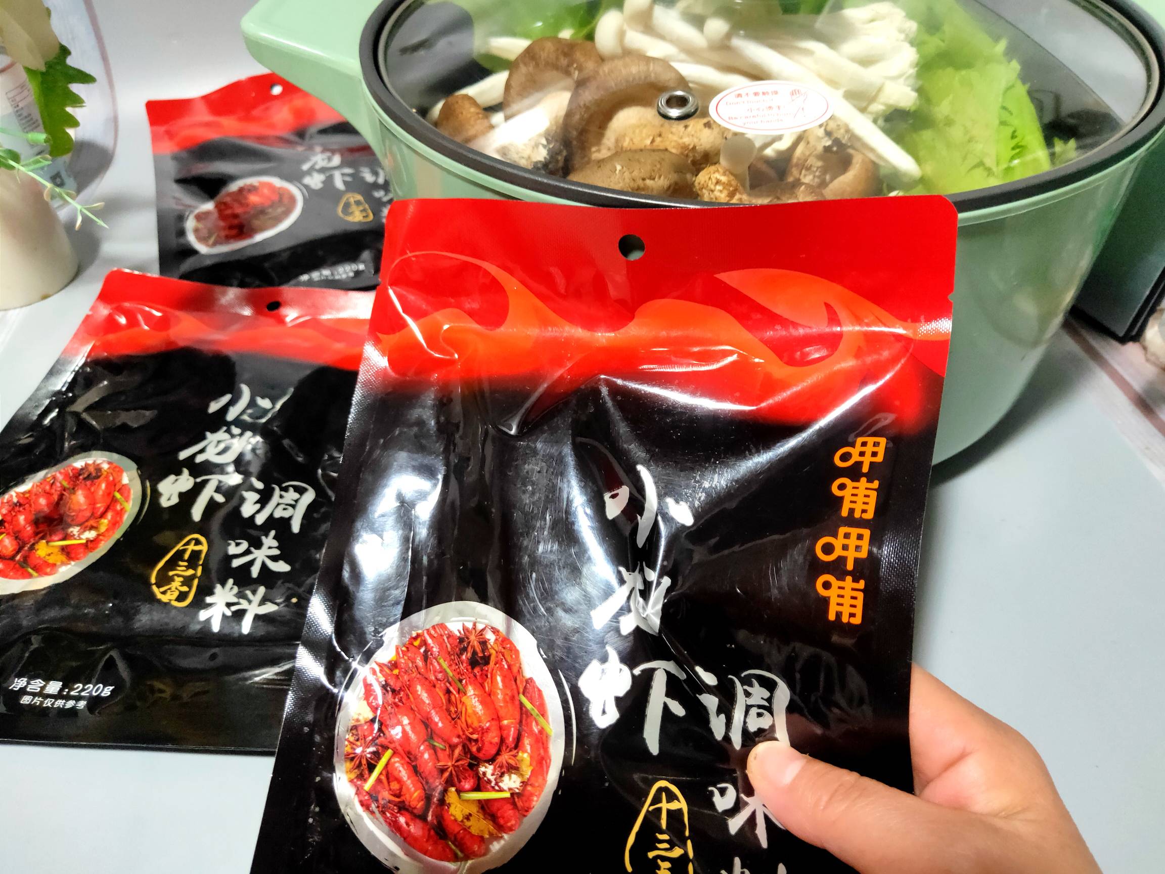 小龍蝦麻辣暖鍋的做法-香辣味煮菜譜-易網健康養生網 小龍蝦麻辣暖鍋的做法-香辣味煮菜譜
