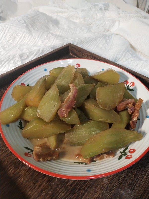臘肉燉萵苣的做法-咸鮮味燉菜譜-易網健康養(yǎng)生網 臘肉燉萵苣的做法-咸鮮味燉菜譜