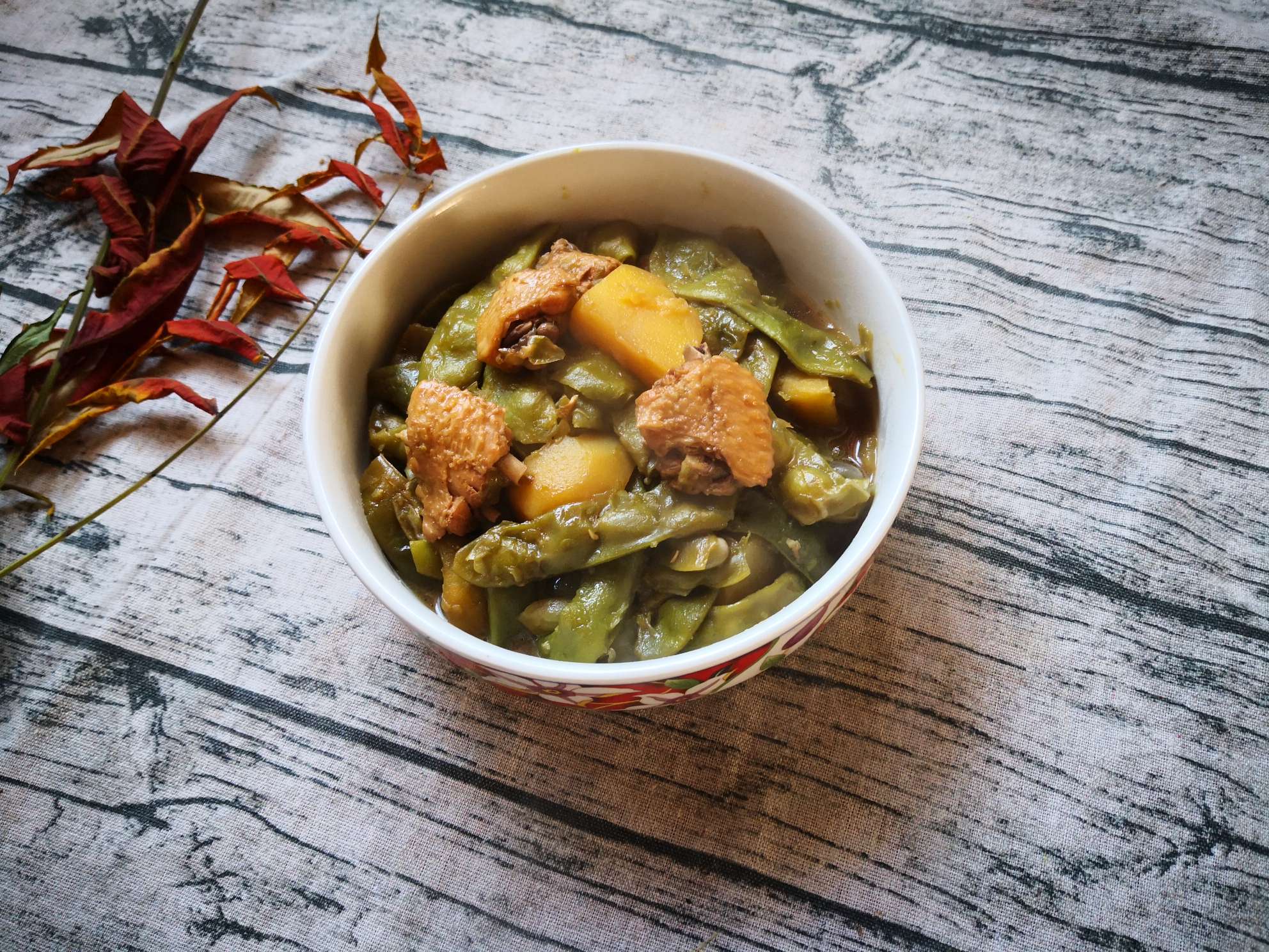 雞翅燉花豆角的做法-家常味燉菜譜-易網(wǎng)健康養(yǎng)生網(wǎng) 雞翅燉花豆角的做法-家常味燉菜譜