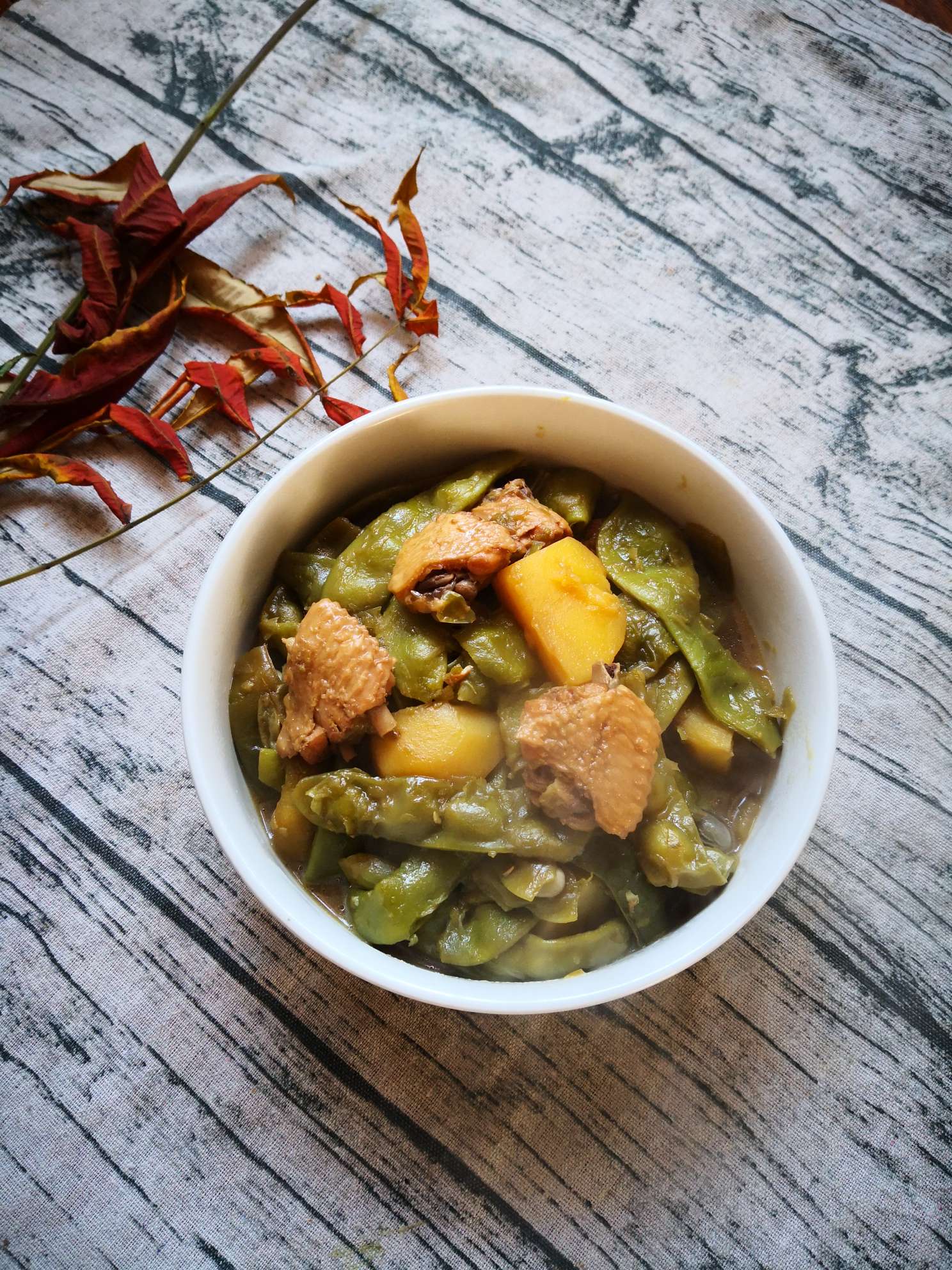 雞翅燉花豆角的做法-家常味燉菜譜-易網(wǎng)健康養(yǎng)生網(wǎng) 雞翅燉花豆角的做法-家常味燉菜譜