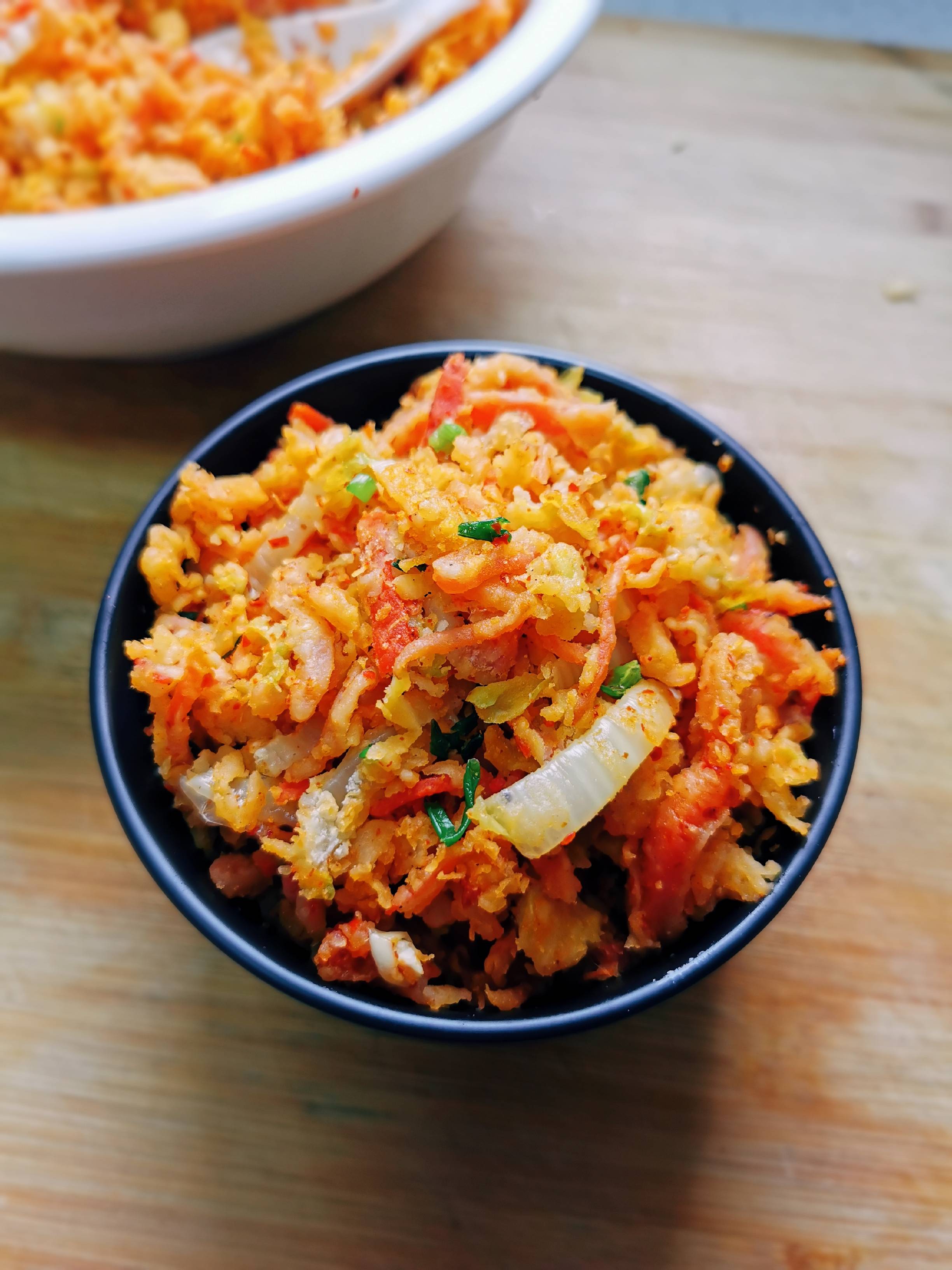 紅蘿卜和娃娃菜，加點面粉抓一抓，可以當主食的“家常麥飯”的做法-家常味蒸菜譜