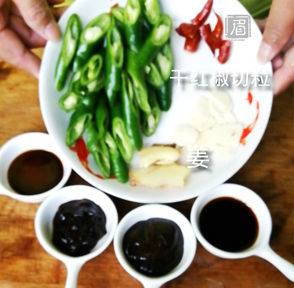 杭椒回鍋肉的做法-醬香味炒菜譜-易網(wǎng)<a href=http://www.aoa7937.com/ target=_blank class=infotextkey>健康養(yǎng)生</a>網(wǎng) 杭椒回鍋肉的做法-醬香味炒菜譜
