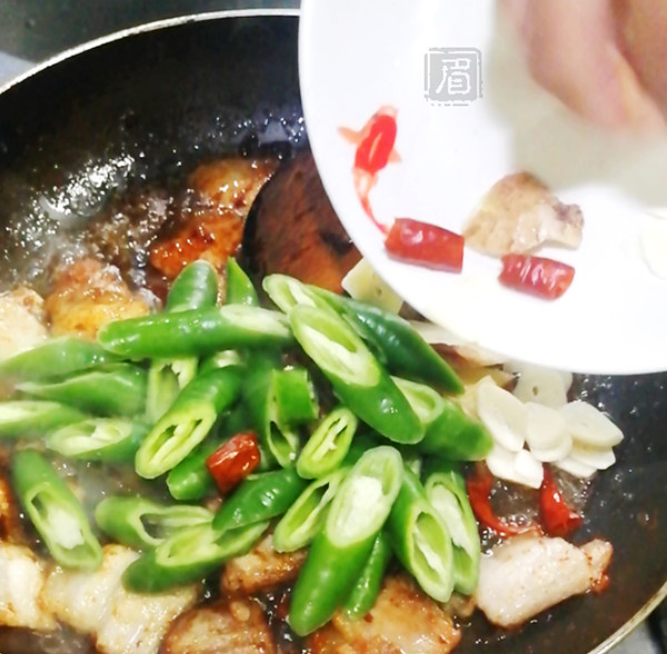杭椒回鍋肉的做法-醬香味炒菜譜-易網(wǎng)健康養(yǎng)生網(wǎng) 杭椒回鍋肉的做法-醬香味炒菜譜