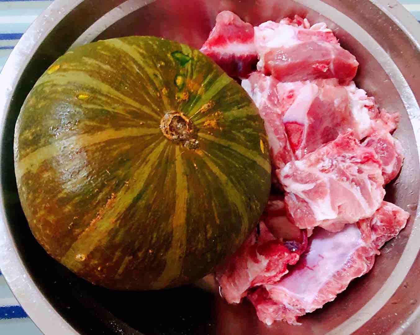 排骨蒸南瓜的做法-咸鮮味蒸菜譜