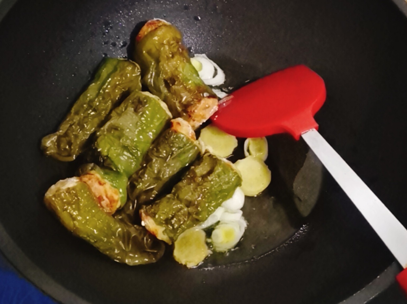 虎皮尖椒釀肉的做法-咸鮮味炒菜譜